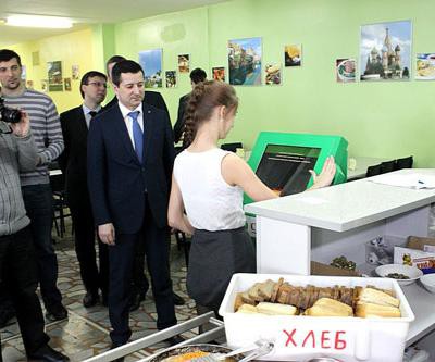 В Иванове внедрена биометрическая технология оплаты школьного питания «Ладошки» фото 2
