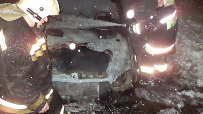 Ранним утром в Кинешме сгорел автомобиль фото 2