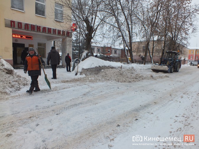 Часть улицы Советской очистили от снега фото 5