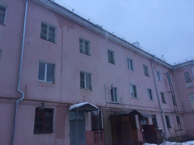 Новая крыша на Виноградова тает вместе со снегом фото 6