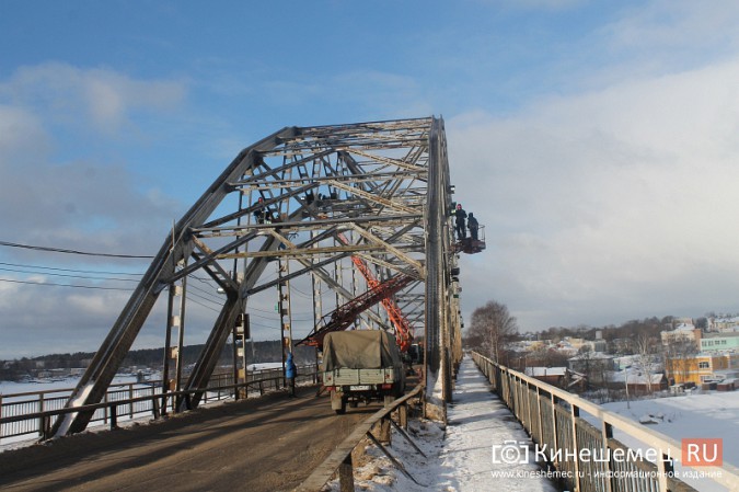 На Никольском мосту проводят ямочный ремонт дороги фото 25