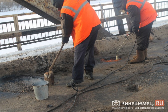 На Никольском мосту проводят ямочный ремонт дороги фото 26