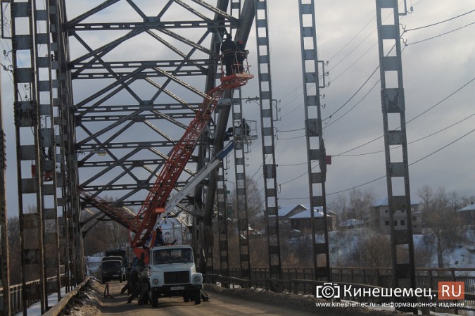 На Никольском мосту проводят ямочный ремонт дороги фото 18