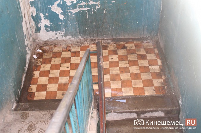 В подъезде одного из домов Кинешмы протекла крыша фото 6