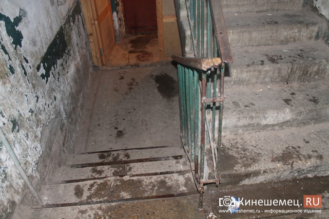В подъезде одного из домов Кинешмы протекла крыша фото 9