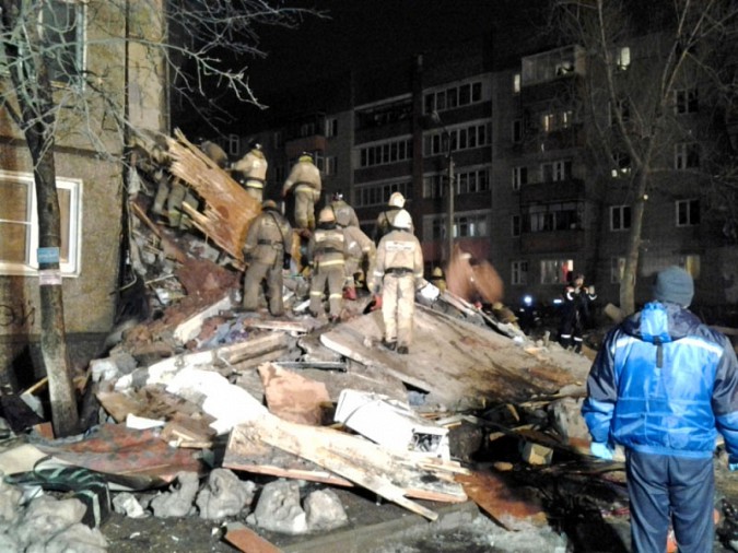 На место обрушения жилого дома выехали сотрудники МЧС по Ивановской области фото 5