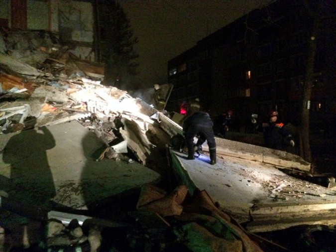 На место обрушения жилого дома выехали сотрудники МЧС по Ивановской области фото 2