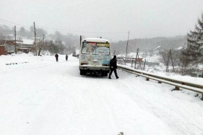 Снегопад парализовал движение на выезде из Кинешмы в Нижний Новгород фото 4