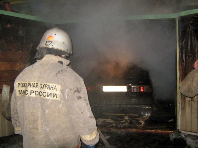 В Ивановской области в гараже сгорел автомобиль фото 2