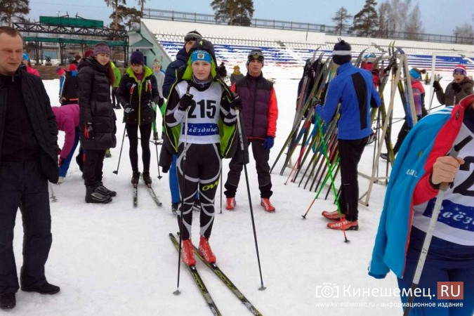 Лыжники из спортивных школ Ивановской области соревновались в кинешемском парке фото 10