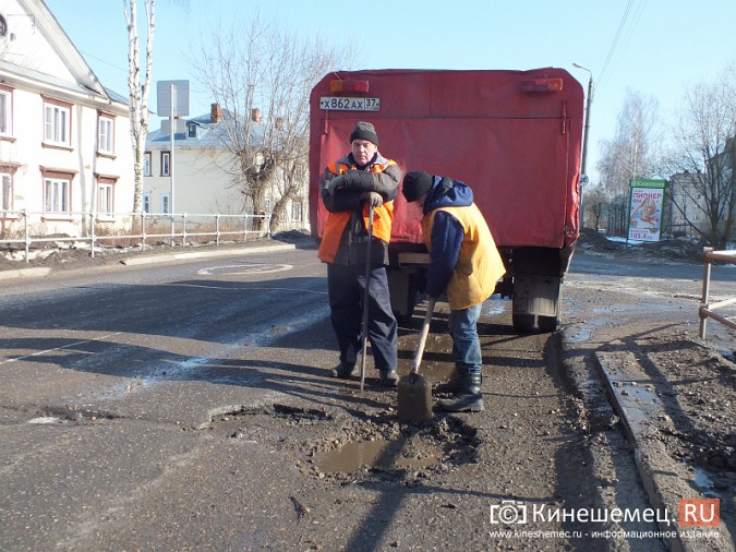 В Кинешме производят поддерживающий ремонт дорог фото 10