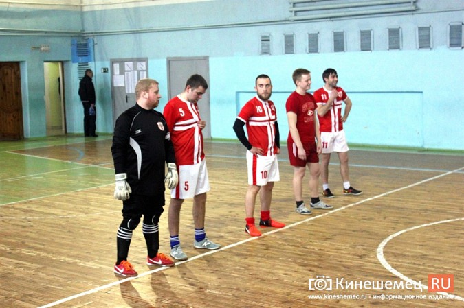 Первыми полуфиналистами Кубка Кинешмы по мини-футболу стали «Волжанин» и «Химик» фото 4