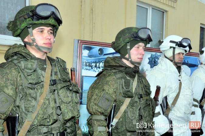 Военнослужащие-контрактники 217-го гвардейского парашютно-десантного Ивановского полка