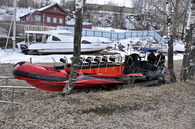 В Кинешемском яхт-клубе сгорел катер фото 3