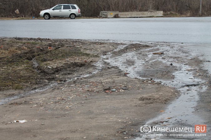 Улицу Кузнецкую в Кинешме заливает водой фото 2