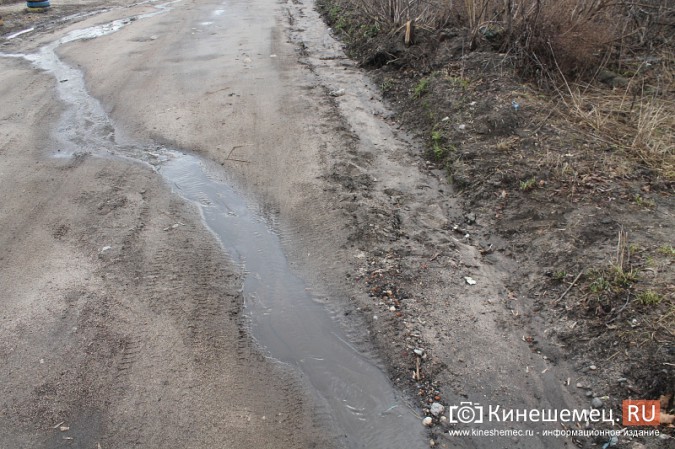 Улицу Кузнецкую в Кинешме заливает водой фото 5