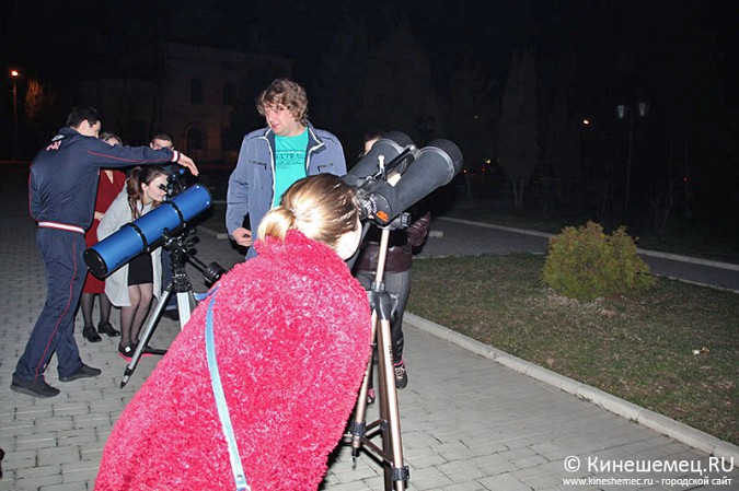 Кинешемцы посмотрели на Луну в телескоп фото 6
