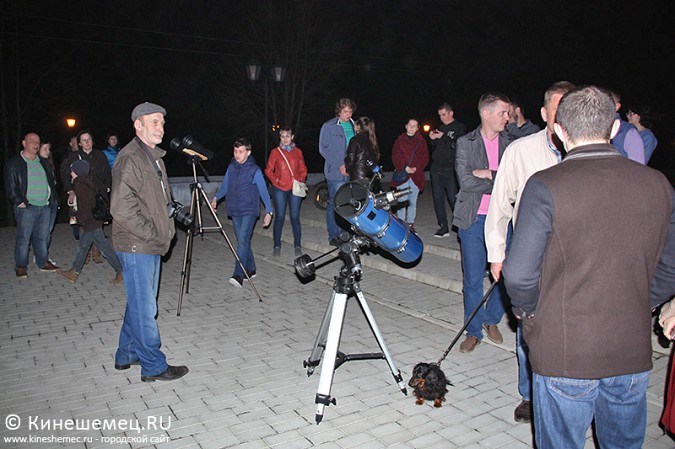 Кинешемцы посмотрели на Луну в телескоп фото 8