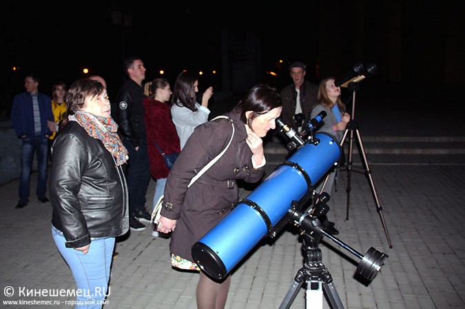 Кинешемцы посмотрели на Луну в телескоп фото 2