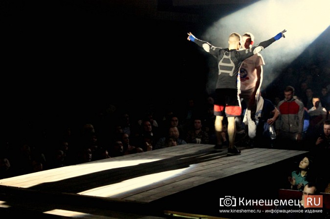 Сильнейшие бойцы ММА дрались на сцене Кинешемского театра фото 5