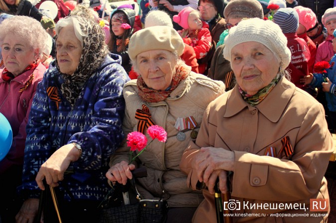 Томненцы возложили цветы к обелиску воинам-красноволжцам фото 10