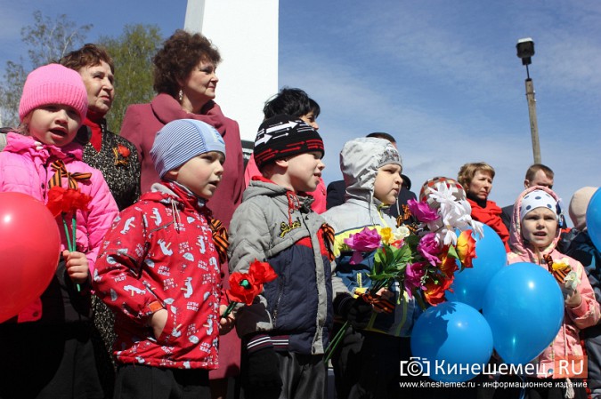 Томненцы возложили цветы к обелиску воинам-красноволжцам фото 11