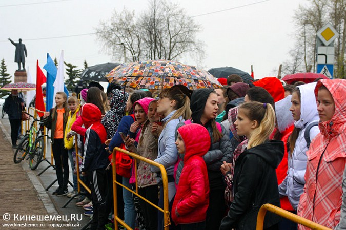 В Кинешме прошла традиционная легкоатлетическая эстафета фото 45