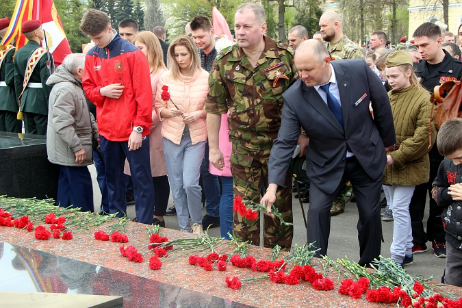 Сотрудники Росгвардии Ивановской области посадили сирень Победы фото 2