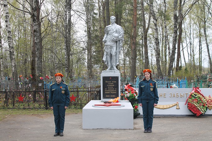Накануне 9 мая на кинешемских кладбищах прошли гражданские панихиды фото 21