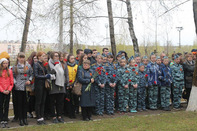 Накануне 9 мая на кинешемских кладбищах прошли гражданские панихиды фото 19