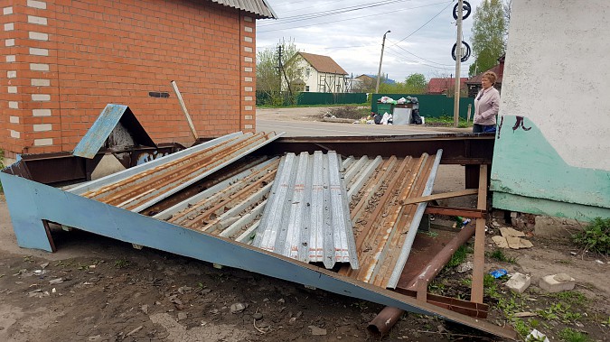 В Кинешме обрушилась автобусная остановка "Улица Текстильная" фото 2