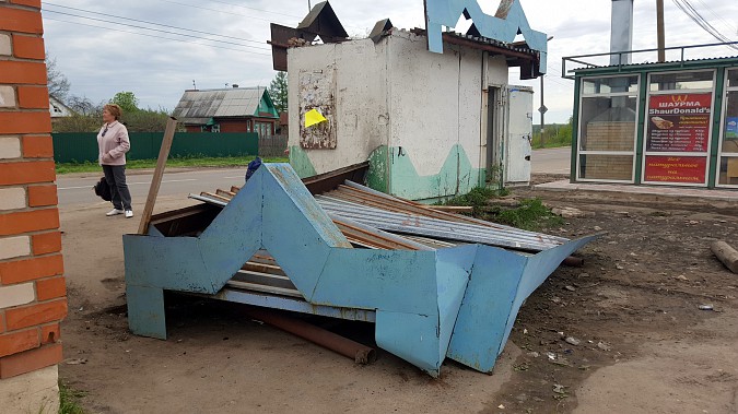 В Кинешме обрушилась автобусная остановка "Улица Текстильная" фото 3