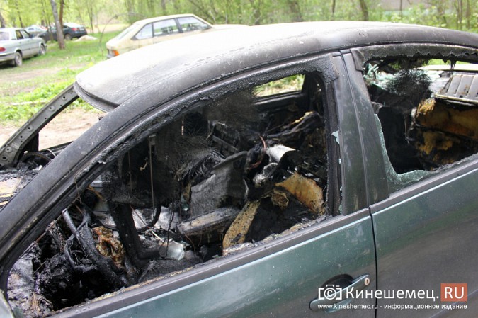 В Кинешме сгорели два автомобиля фото 6