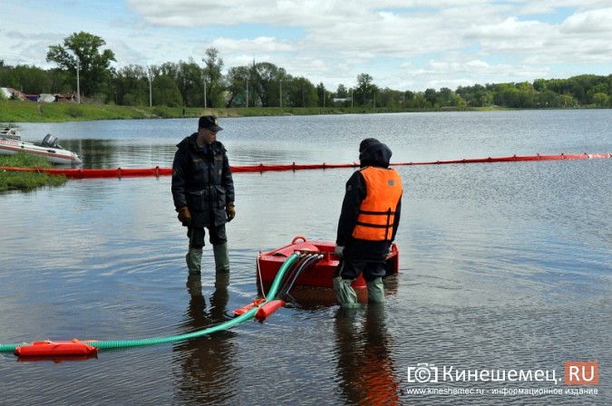 Спасатели Кинешмы испытали оборудование для сбора нефтепродуктов фото 7