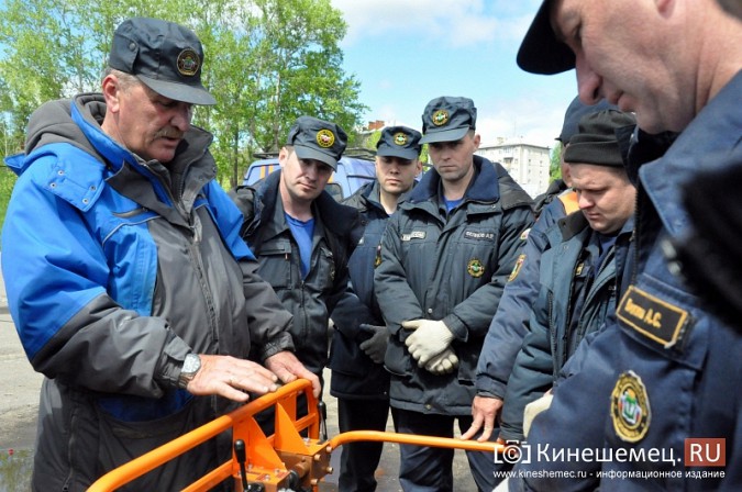 Спасатели Кинешмы испытали оборудование для сбора нефтепродуктов фото 6