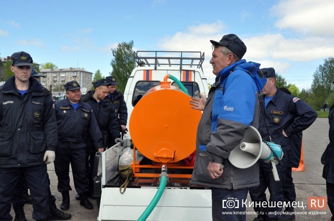 Спасатели Кинешмы испытали оборудование для сбора нефтепродуктов фото 9