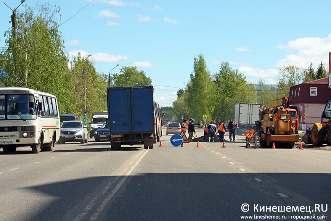 Перекопанную дорогу на улице Красноветкинской восстанавливают фото 2