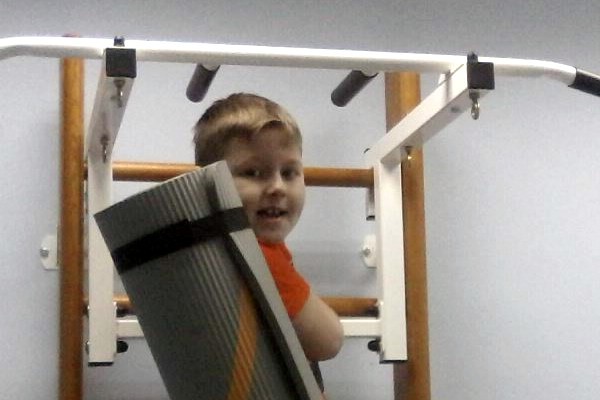 Маленькому Саше Петрову необходимо пройти новый курс лечения фото 4