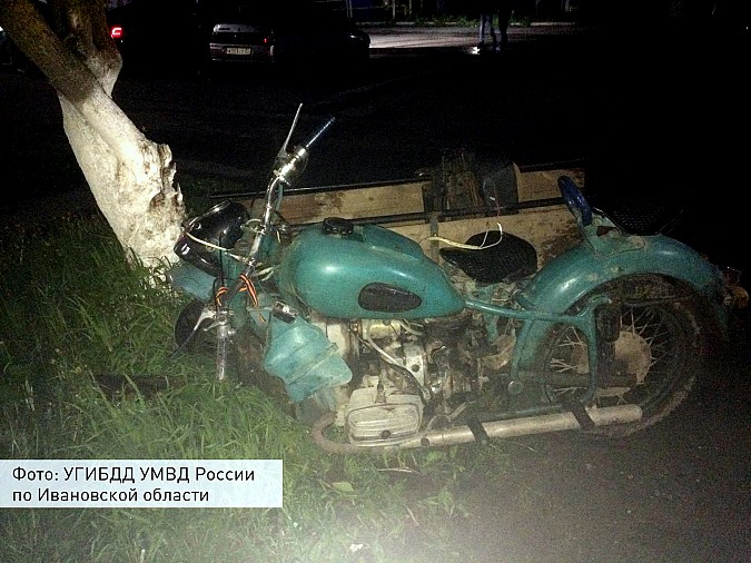 В Старой Вичуге мотоциклист на "Урале" влетел в "Мерседес" фото 2