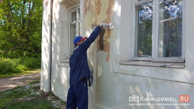 80-летняя старушка в Кинешме начала восстанавливать фасад дома ко Дню города фото 6