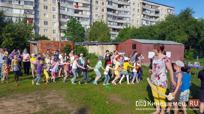 Жители "Автоагрегата" показали, как надо отмечать День России фото 3