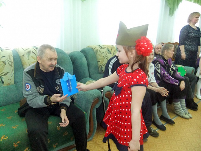Дошкольники поздравили ветеранов с Днём защитника Отечества в Кинешме фото 7