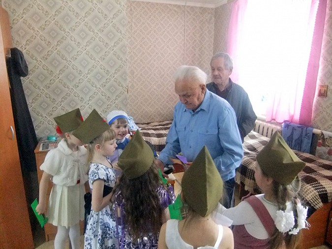 Дошкольники поздравили ветеранов с Днём защитника Отечества в Кинешме фото 9