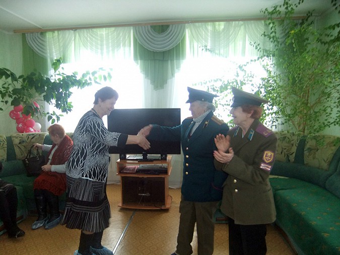 Дошкольники поздравили ветеранов с Днём защитника Отечества в Кинешме фото 5