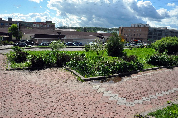 В Кинешме ко Дню города изуродовали Молодежный сквер фото 4