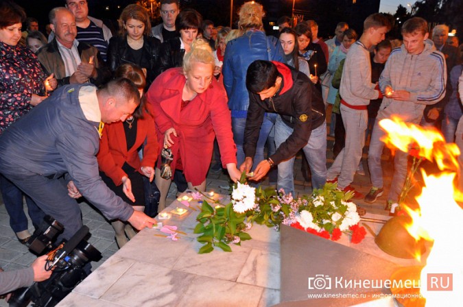 Кинешемцы зажгли свечи в память о погибших на войне фото 11