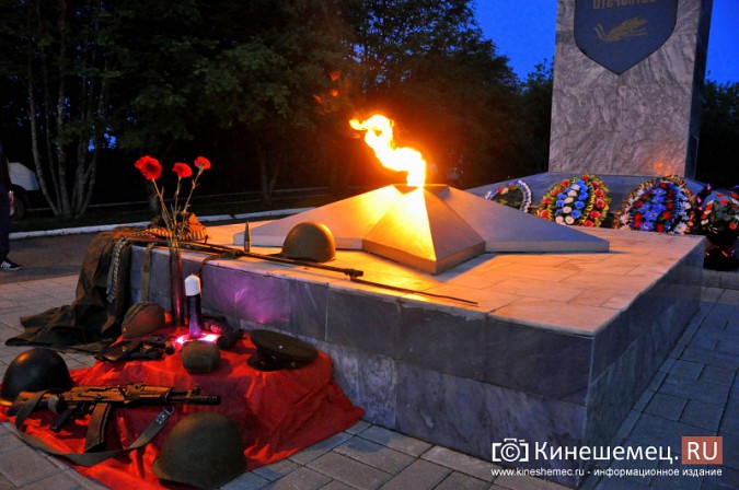 Кинешемцы зажгли свечи в память о погибших на войне фото 5