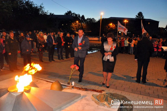 Кинешемцы зажгли свечи в память о погибших на войне фото 9