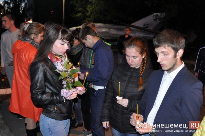 Кинешемцы зажгли свечи в память о погибших на войне фото 7