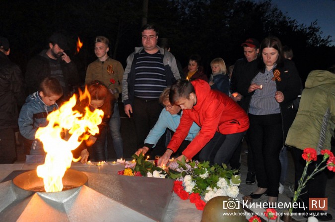 Кинешемцы зажгли свечи в память о погибших на войне фото 12